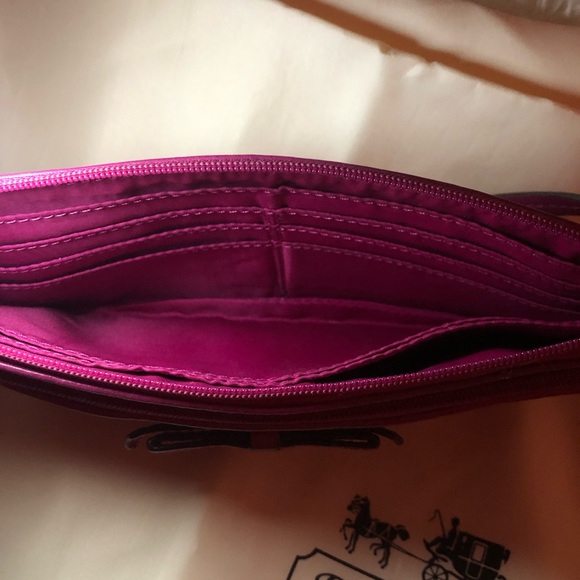 COACH Double Zipper Bow Wristlet Wallet - Magenta Leather 💜🩷 - Picture 5 of 5